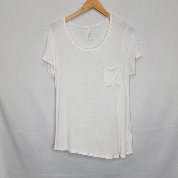 Active USA White Scoop Neck Short Sleeve Shirt - Picture 3 of 13
